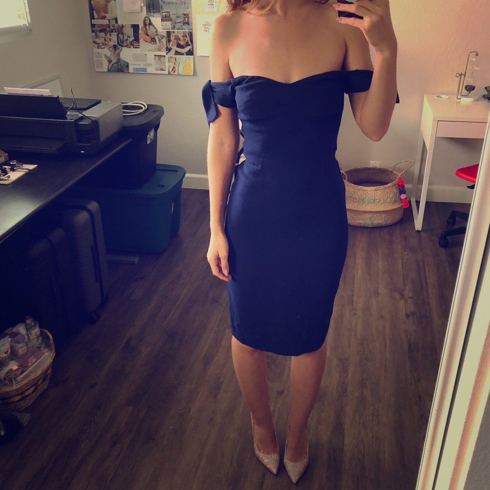 Reformation ~ sexy off the shoulder dress 🌊